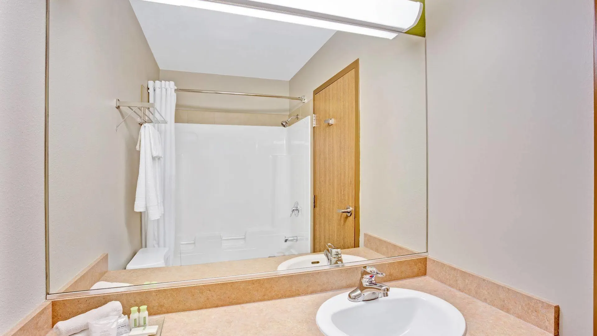 Hotel Super 8 By Wyndham St-Jerome Saint-Jerome 3*,  Canada