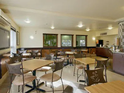 Hotel Super 8 By Wyndham St-Jerome à Saint-Jerome Canada